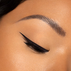 LE CHIC LINER  - longwear eyeliner